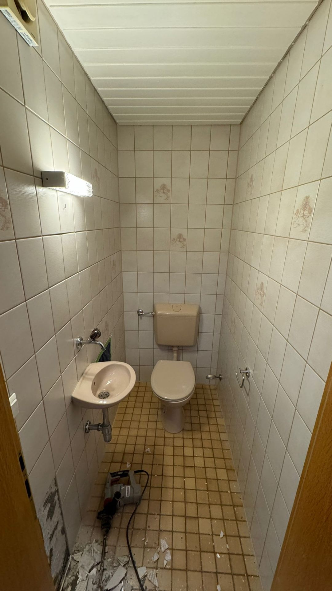 Gäste-WC Komplettsanierung – vorher