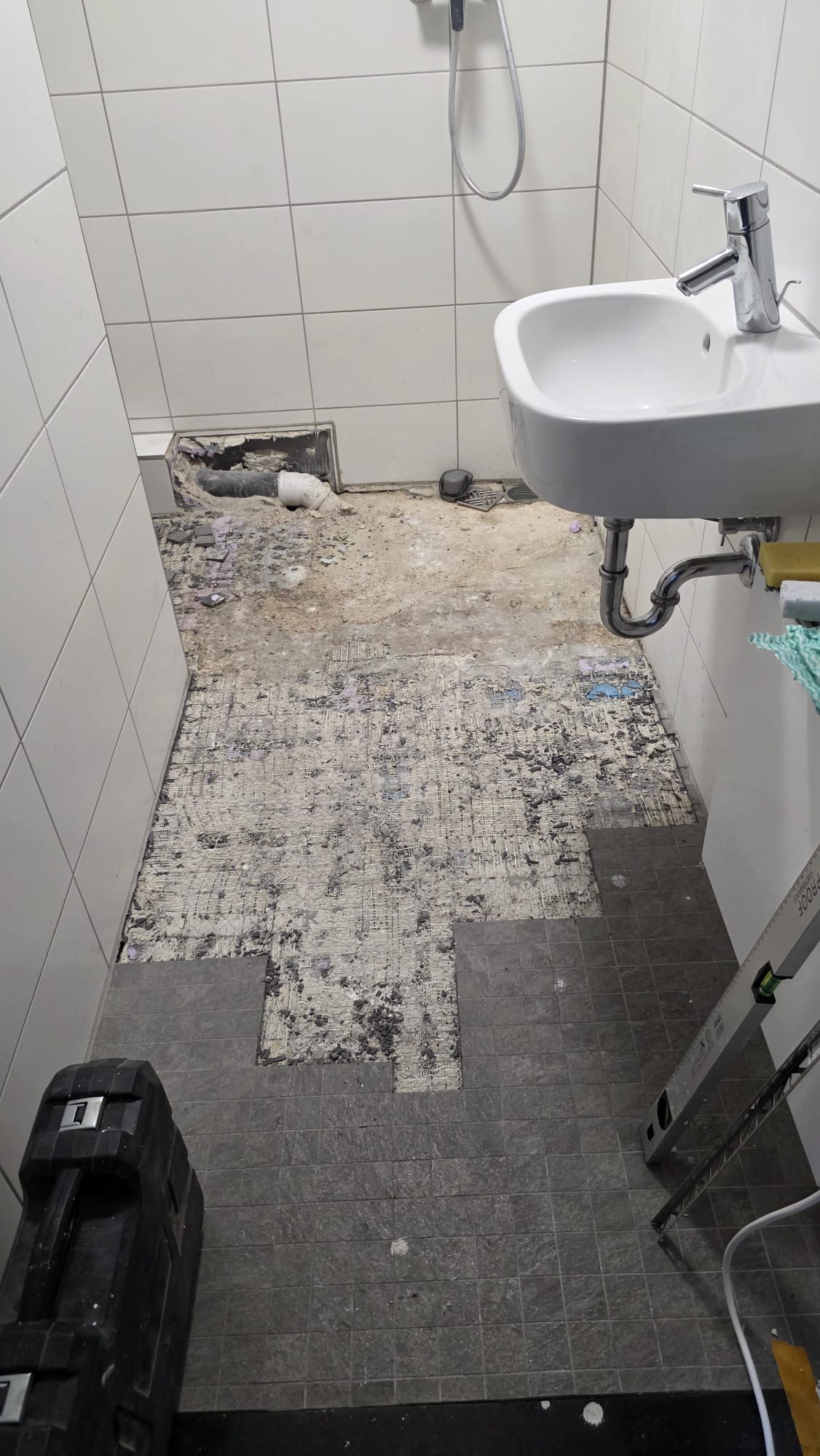 Badezimmer Bodenerneuerung – vorher